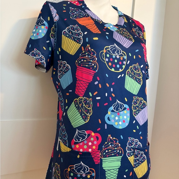 Colorful Cupcake and Ice Cream Print Nursing Medical Scrub Top Women’s Medium - Picture 3 of 5